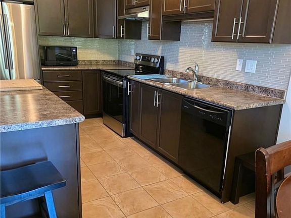 4th image of 6 Chestnut Dr #9