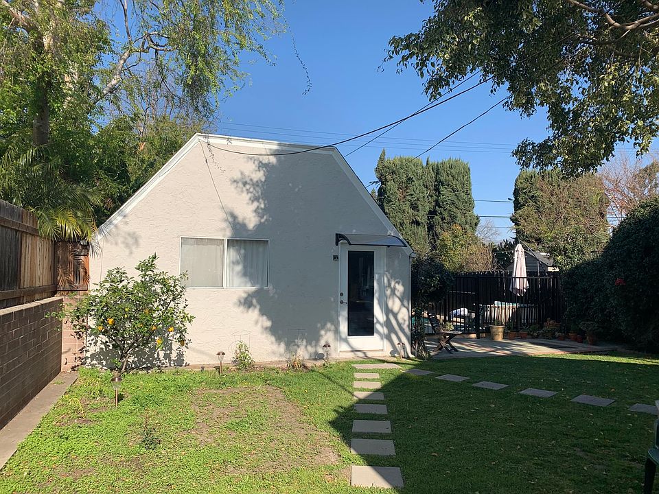 1st image of 3131 Glenmanor Pl