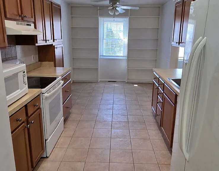 12735 Lighthouse Ln #UPSTAIRS — Photo 4