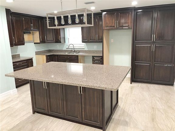 5th image of 15 Harbor Oaks Cir