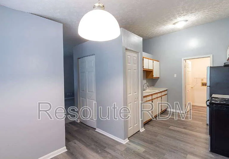 3826 Ireland Dr — Photo 11