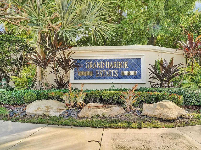 1575 Windjammer Way — Photo 2