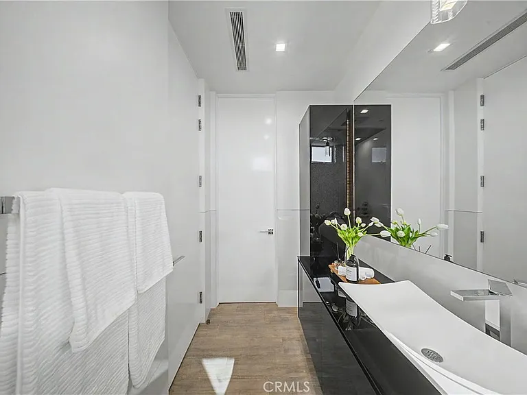 9459 Beverly Crest Dr — Photo 38