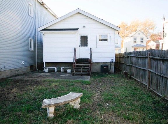 5th image of 5224 Warren Ave
