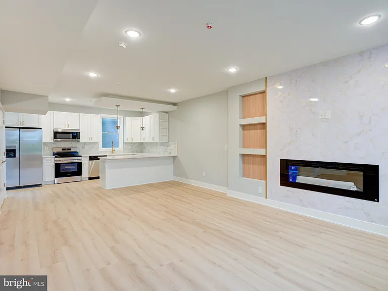 1933 N Leithgow St #35-1 — Photo 7