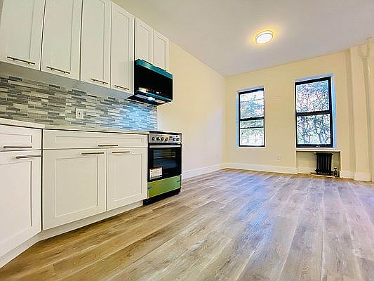 3rd image of 212 Edgecombe Ave #1DLX