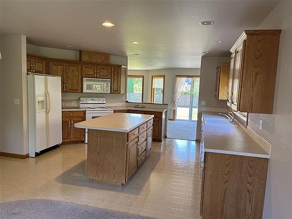 4th image of 219 Maberry Loop