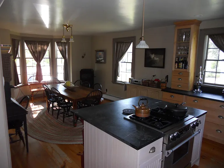 239 Foundry St — Photo 4