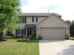 8851 Woodlark Dr, Fishers, IN 46038
