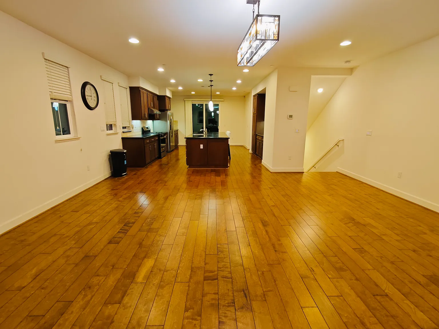 4 bed, 3.5 bath, 2135 sqft, $4,600 — Photo 4