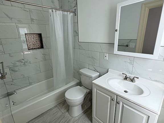3rd image of 1595 Clay St #3