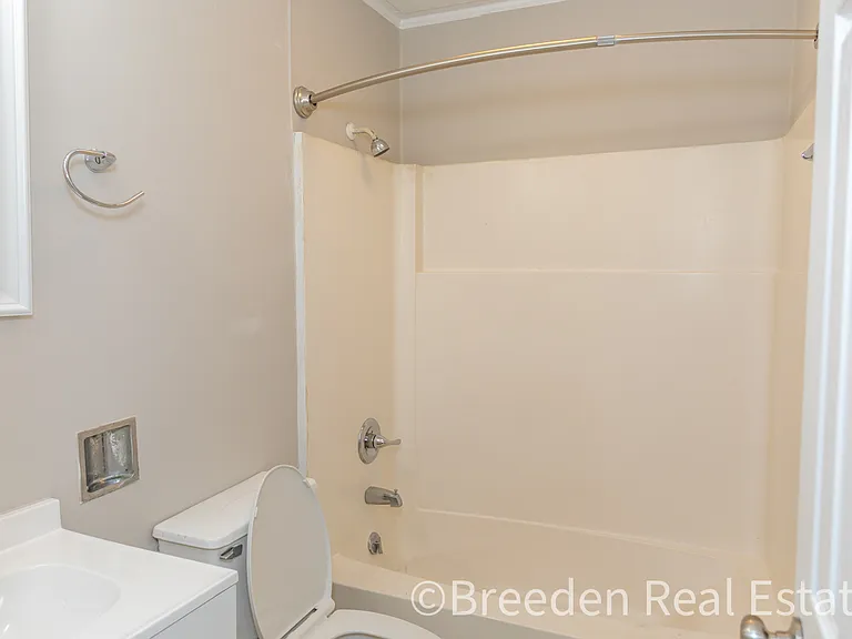 305 Park Ave — Photo 8