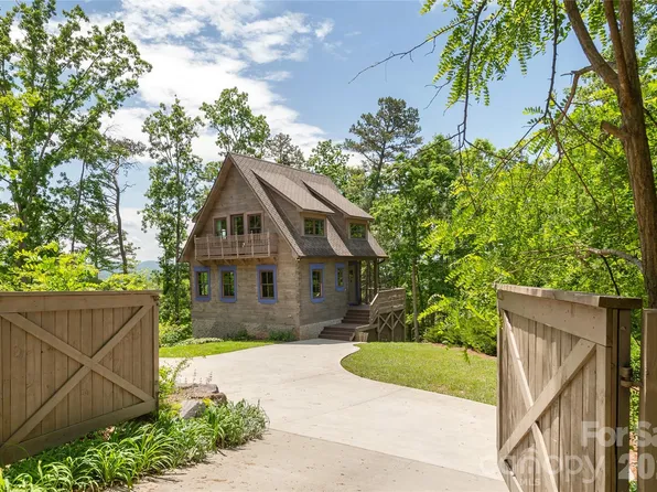 106 McCauley Dr, Asheville, NC 28803