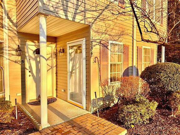 4th image of 854 Verona Dr