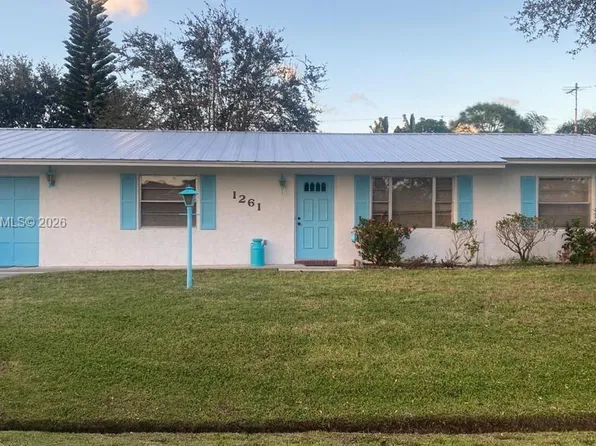 1261 SE Mendavia Ave, Port Saint Lucie, FL 34952