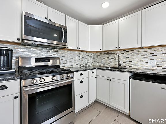 3rd image of 1554 Capitol Ave