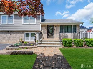 507 Thompson Pl, Middletown, NJ 07748