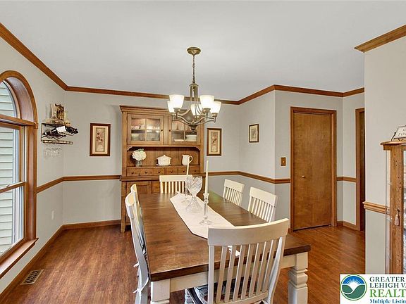 4th image of 426 Joanne Ct