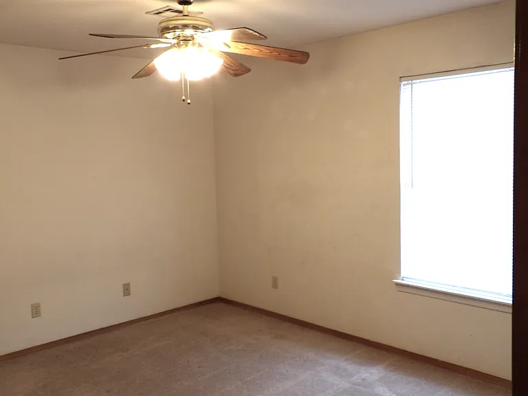 1204 NW Columbia Ave — Photo 4