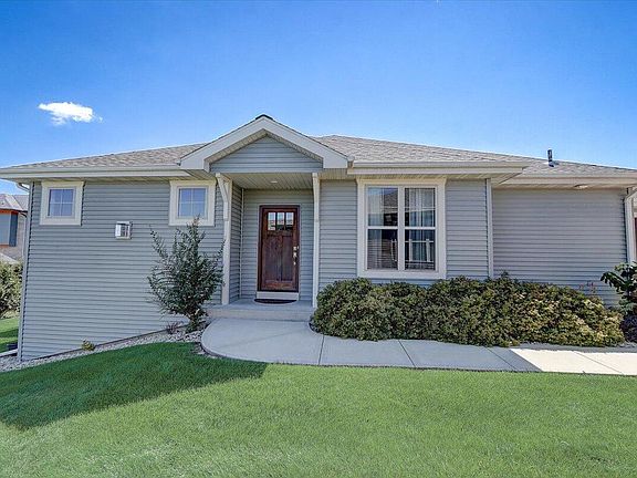 4th image of 910 Whispering Pines Cir