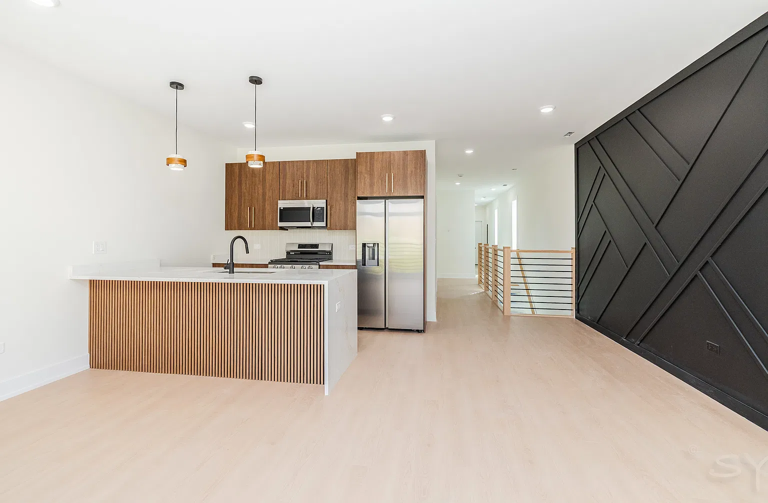 3 bed, 1300 sqft, $2,600 — Photo 3