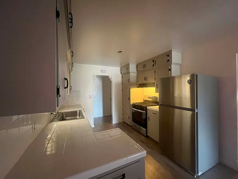 480 Iona Ave — Photo 8