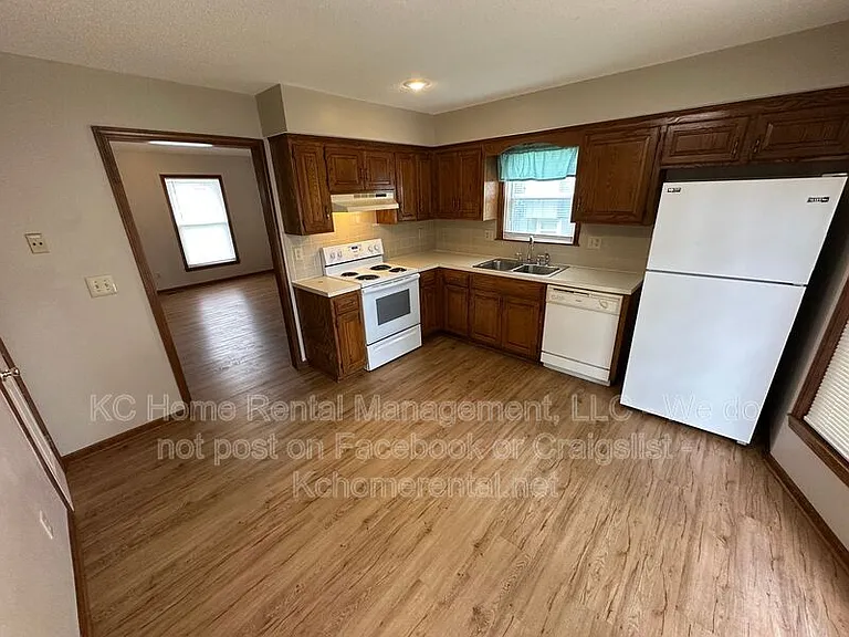 1420 SE 7th Pl — Photo 5