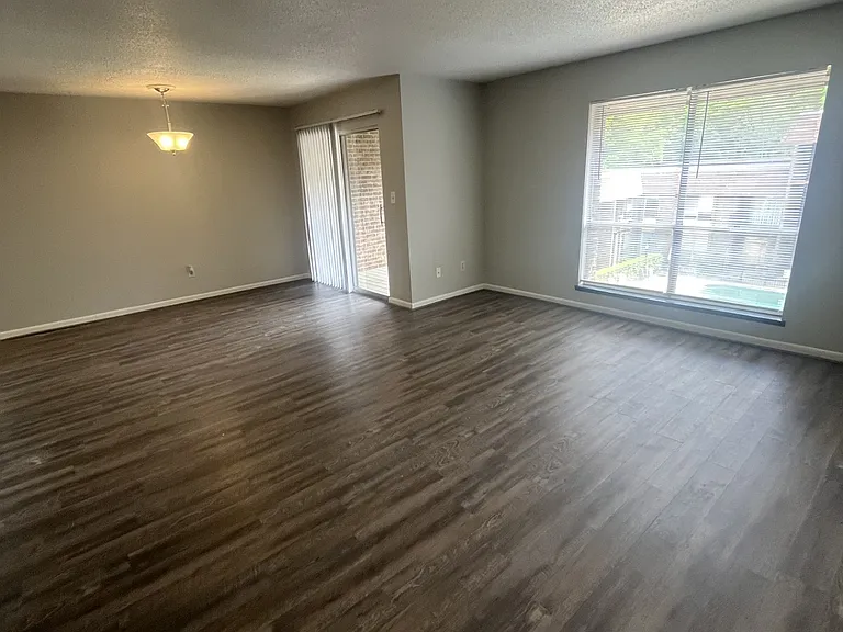 Malibu Apartments — Photo 8
