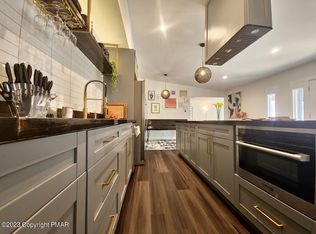 128 Robinson Ln, Cresco, PA 18326