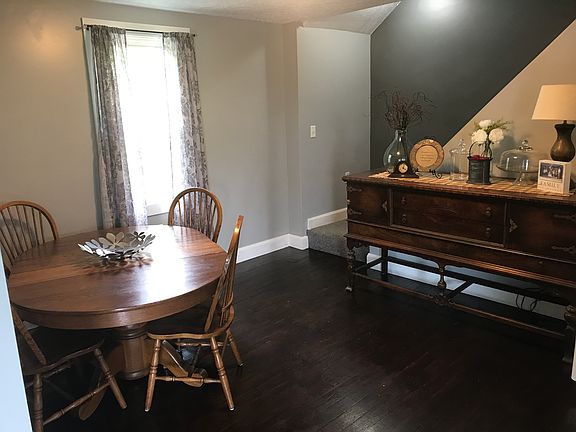 Dinning room and stairs 