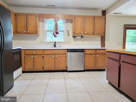 3rd image of 104 Clore Dr