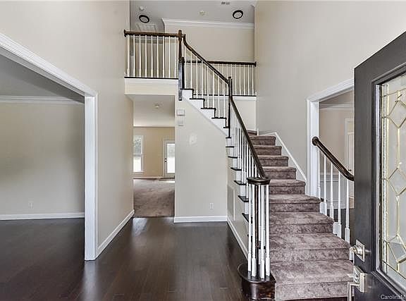 3rd image of 6942 Curlee Ct