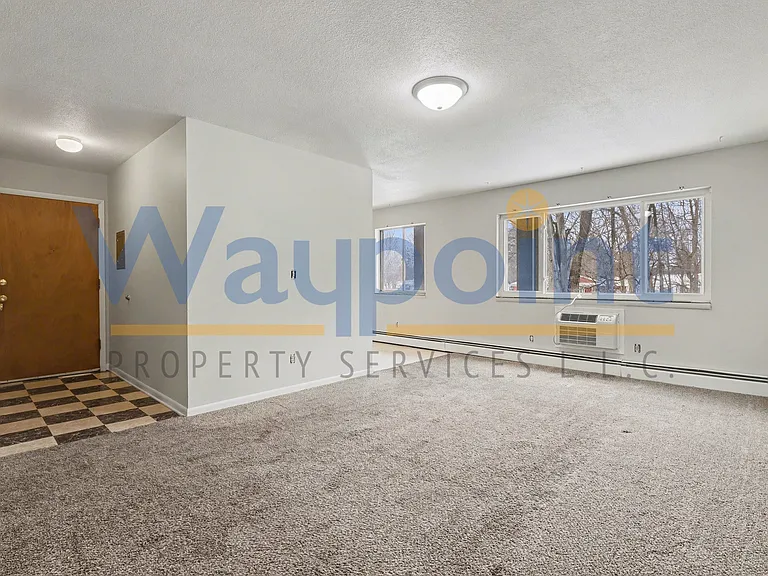 908 E Oak St #3 — Photo 5