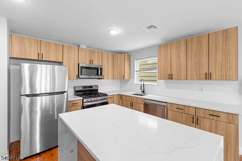 3 bed, 2.0 bath, $2,650 — Photo 3