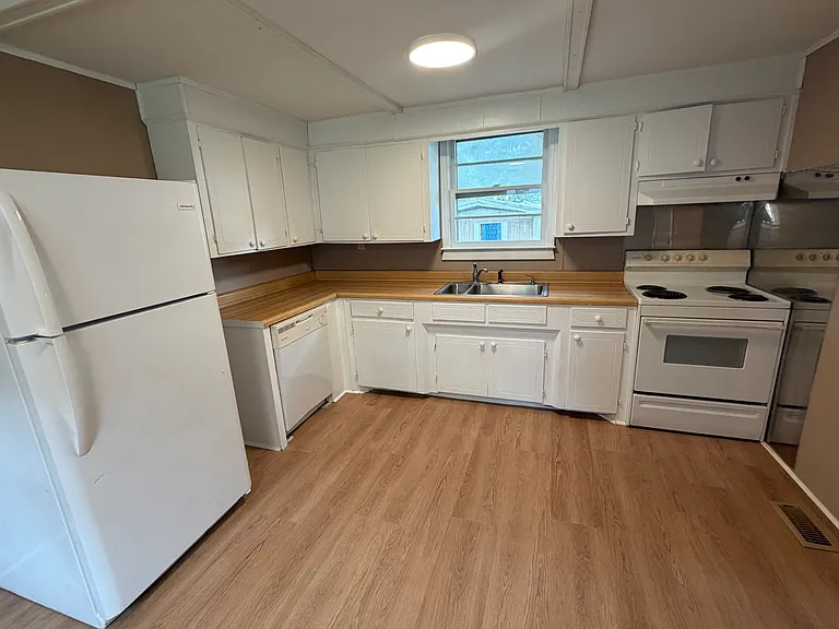 8525 Jackson Cir — Photo 12