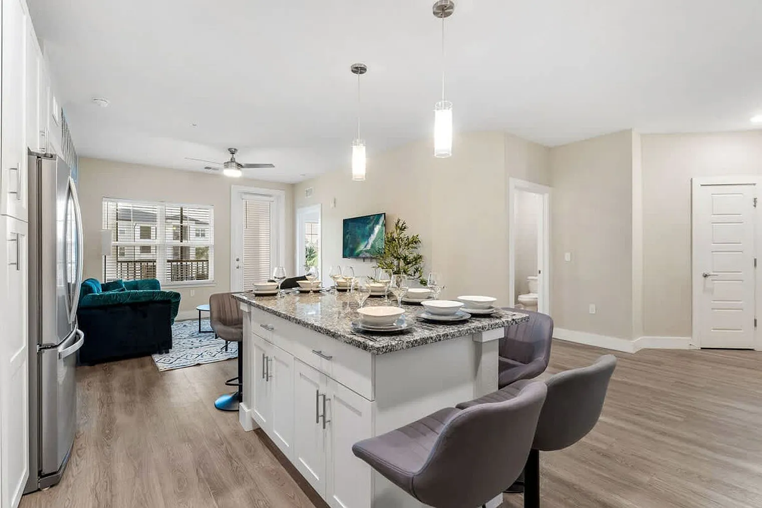 2 bed, 1.0 bath, $3,852 — Photo 4