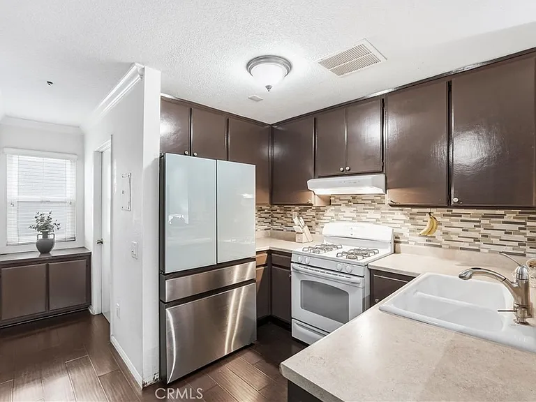 334 S Walnut Ave #D-11 — Photo 7