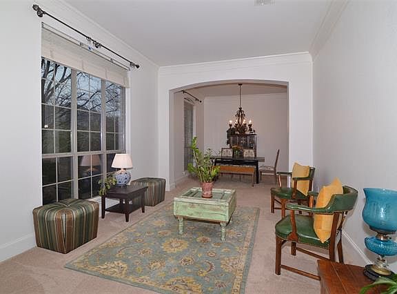 3rd image of 1818 Glenville Dr