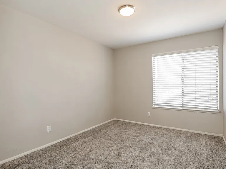 1635 E Apollo Rd — Photo 13