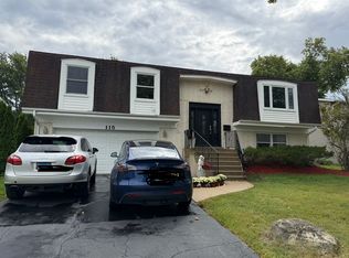 115 W King George Ct, Palatine, IL 60067