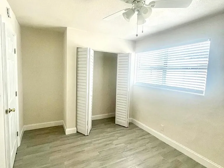 2300 Avenue S #8 — Photo 10