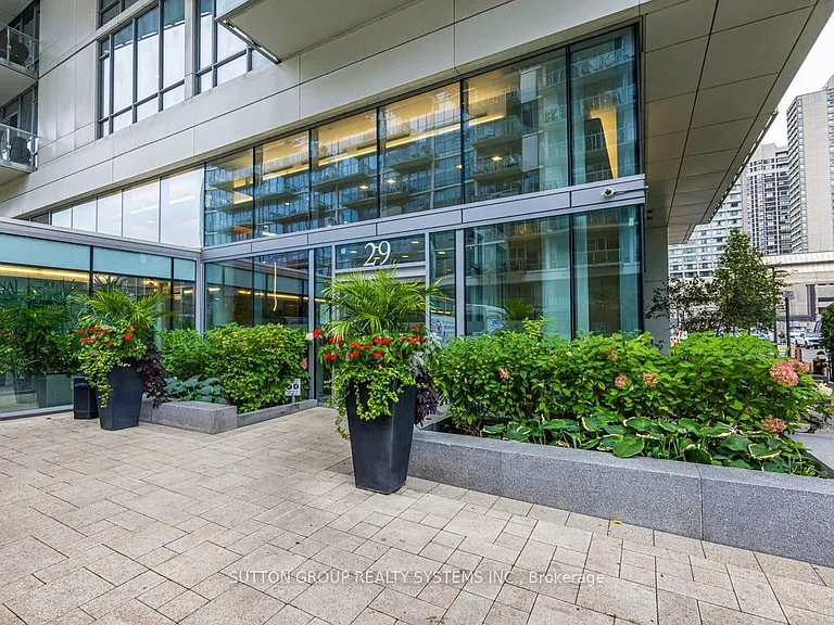 29 Queens Quay E #1008 — Photo 2