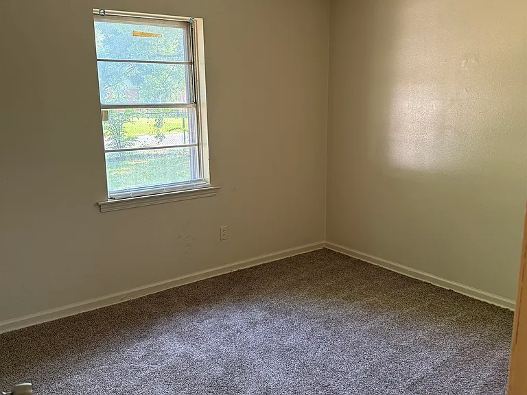 1617 Leigh Dr — Photo 7