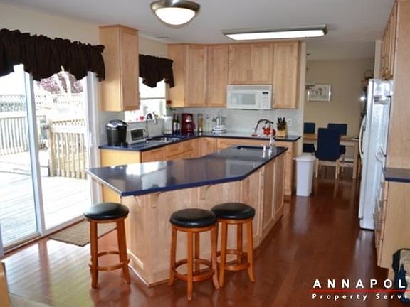 3rd image of 8236 Daniels Purchase Way