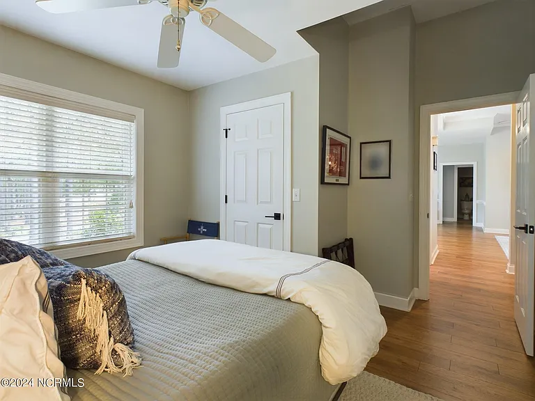4 McQueen Pl — Photo 26