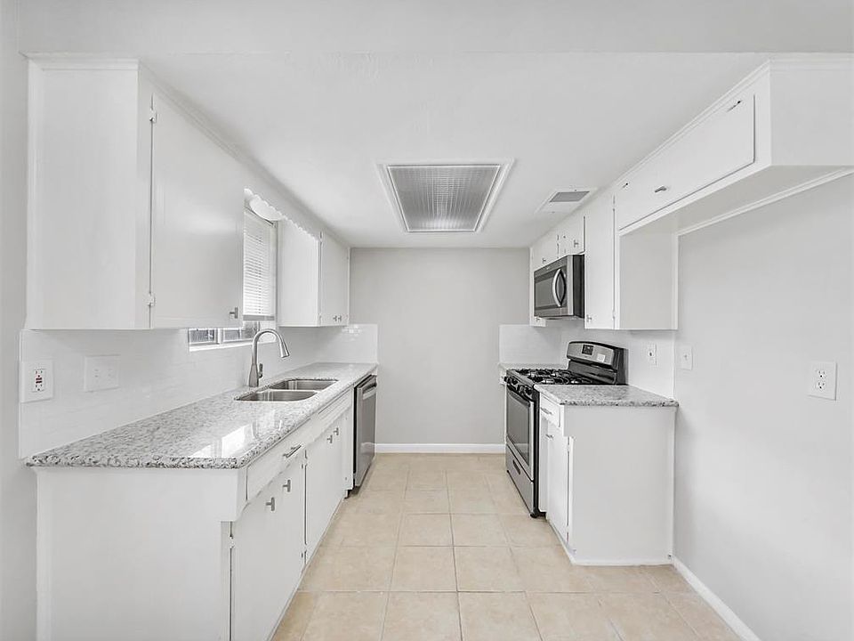 1st image of 13435 Greenbriar Dr