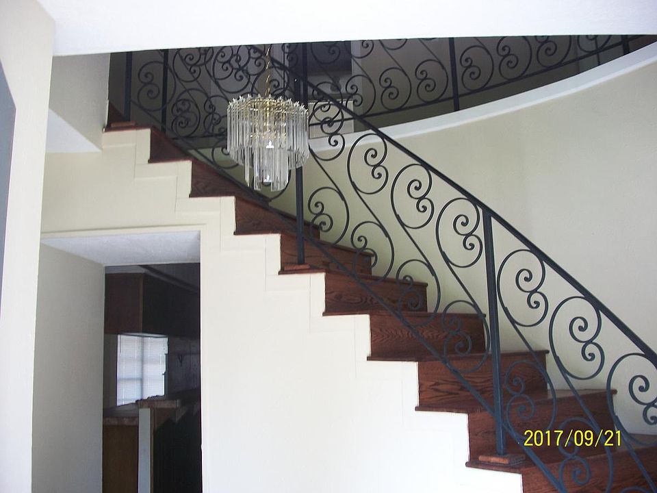 2nd image of 2712 Chimney Rock Rd