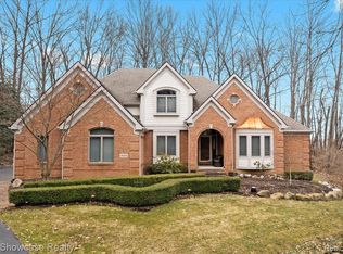 1405 Timber Ridge Ct, Milford, MI 48380