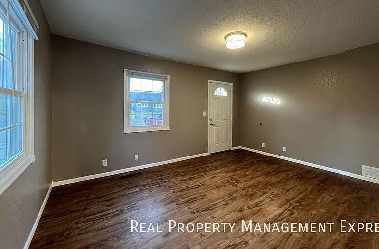 808 S Glendale Ave — Photo 24