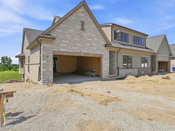 455 Cornerstone Dr, Oxford, MI 48371